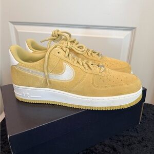 New Nike Air Force 1 Low '07 LV8
Buff Gold Sail Embroidered Swoosh size 11